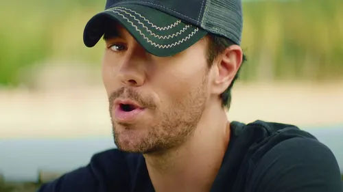 Enrique Iglesias - ME PASE (Feat. Farruko)